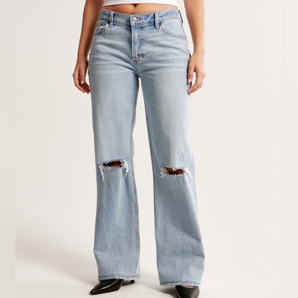 Abercrombie Curve Love Low Rise Baggy Jean - Picture 2 of 11